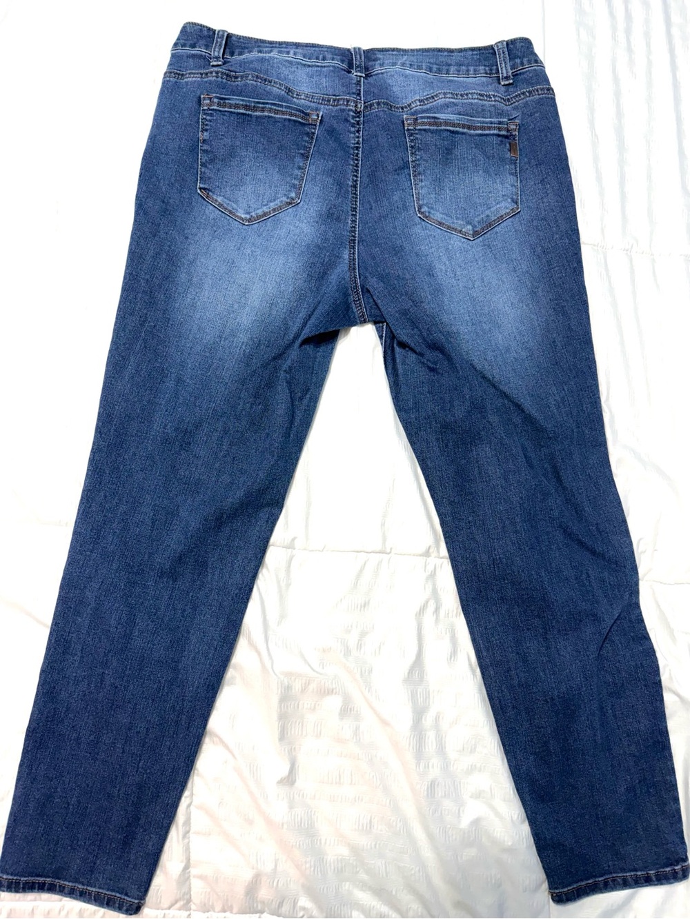 Women’s Classic Blue Jeans - Straight Fit - Picture 3 of 7